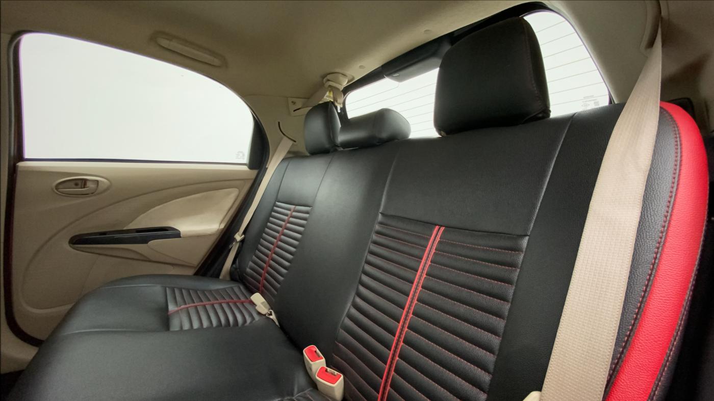 2017 Toyota Etios Liva VX DUAL TONE, Petrol, Manual, 34,847 km, Right Side Rear Door Cabin
