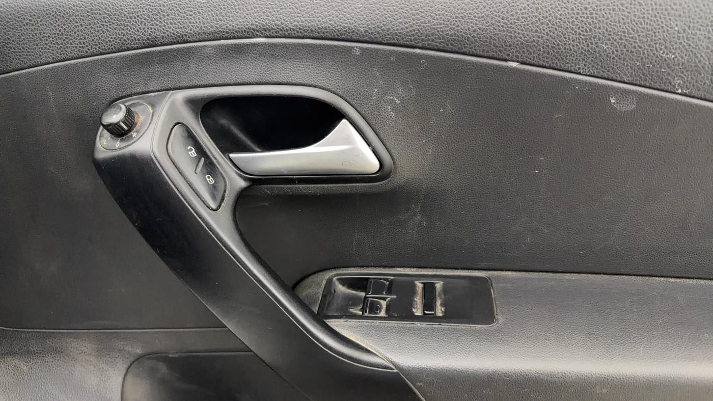 2019 Volkswagen Ameo COMFORTLINE 1.0L, Petrol, Manual, 1,17,574 km, Driver Side Door Panels Control