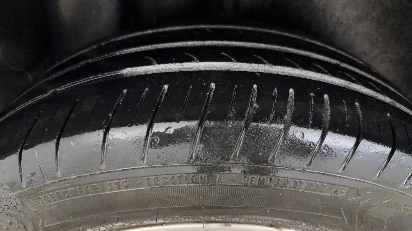 2019 Volkswagen Ameo COMFORTLINE 1.0L, Petrol, Manual, 1,17,574 km, Right Rear Tyre Tread