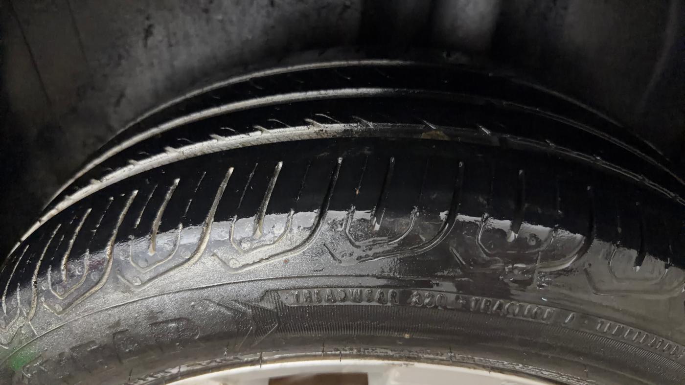 2019 Volkswagen Ameo COMFORTLINE 1.0L, Petrol, Manual, 1,17,574 km, Left Rear Tyre Tread