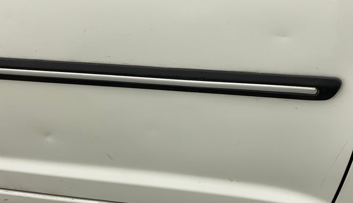 2010 Maruti Swift LXI, Petrol, Manual, 47,806 km, Driver-side door - Slightly dented