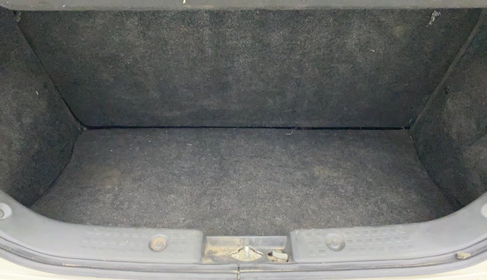 2010 Maruti Swift LXI, Petrol, Manual, 47,806 km, Boot Inside
