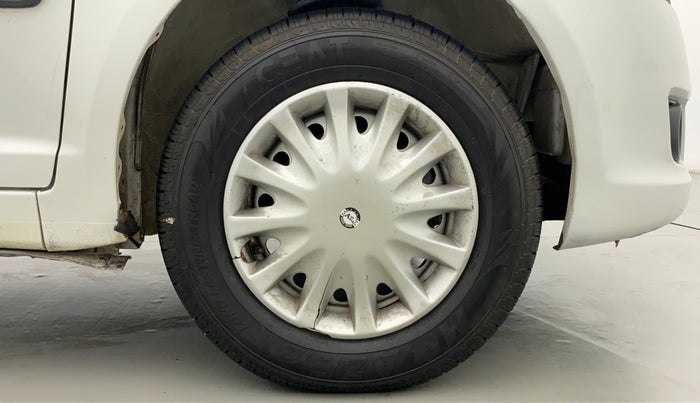 2010 Maruti Swift LXI, Petrol, Manual, 47,806 km, Right Front Wheel