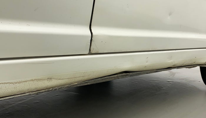 2010 Maruti Swift LXI, Petrol, Manual, 47,806 km, Right running board - Slightly dented