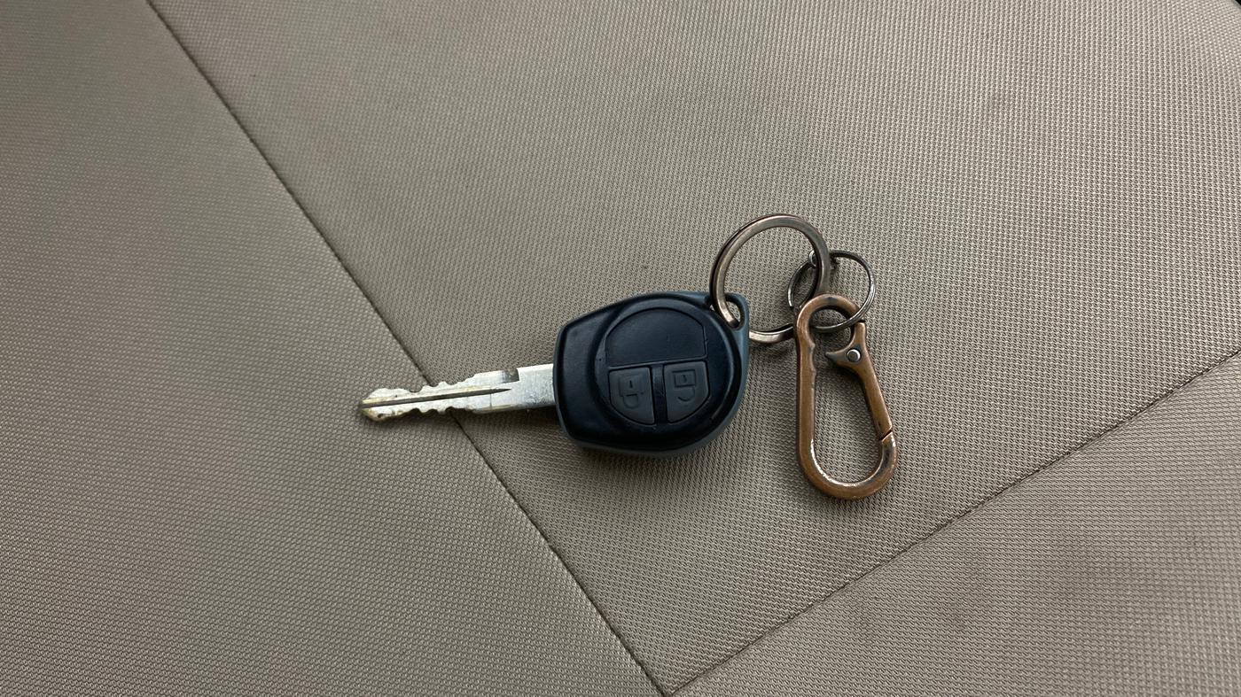 2020 Maruti Swift Dzire TOUR S PETROL, Petrol, Manual, 1,40,133 km, Key Close Up