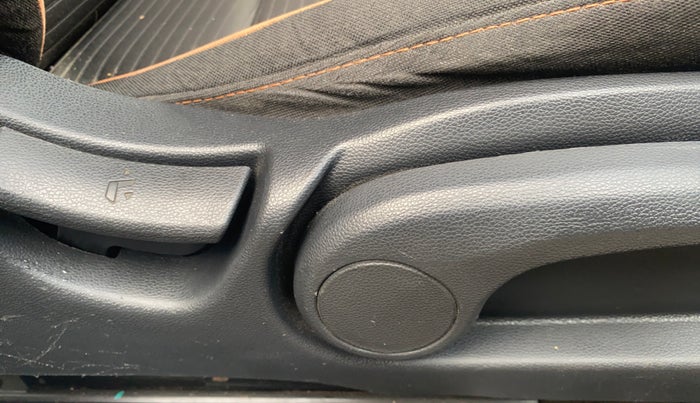 2017 Hyundai i20 Active 1.4 SX, Diesel, Manual, 63,707 km, Driver Side Adjustment Panel