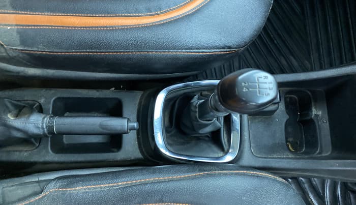 2017 Renault Kwid RXT 0.8, Petrol, Manual, 63,088 km, Gear Lever