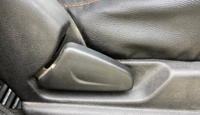 2017 Renault Kwid RXT 0.8, Petrol, Manual, 63,088 km, Driver Side Adjustment Panel