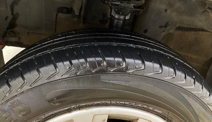 2017 Renault Kwid RXT 0.8, Petrol, Manual, 63,088 km, Left Front Tyre Tread