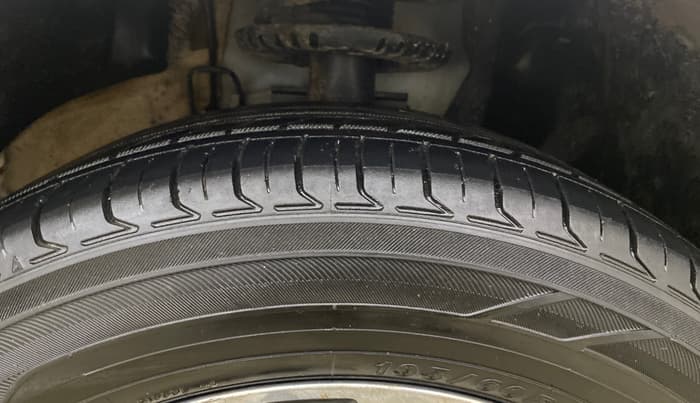 2021 Volkswagen Polo COMFORTLINE 1.0L TSI, Petrol, Manual, 86,181 km, Right Front Tyre Tread