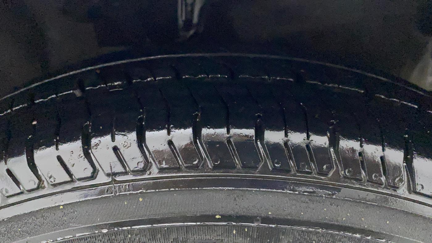 2012 Hyundai i10 MAGNA 1.2, Petrol, Manual, 67,437 km, Right Front Tyre Tread