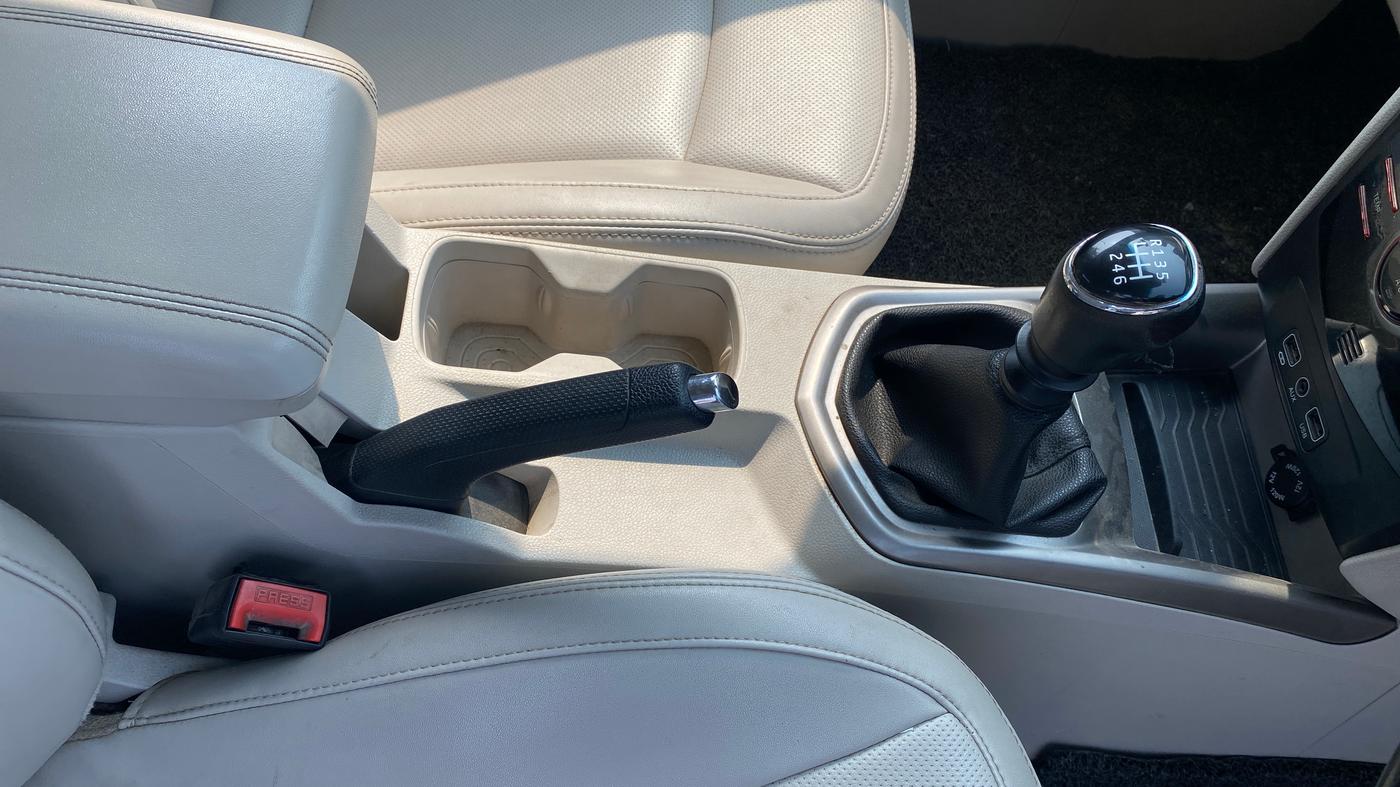 2019 Mahindra XUV300 W8 (O) 1.2 PETROL, Petrol, Manual, 1,00,047 km, Gear Lever
