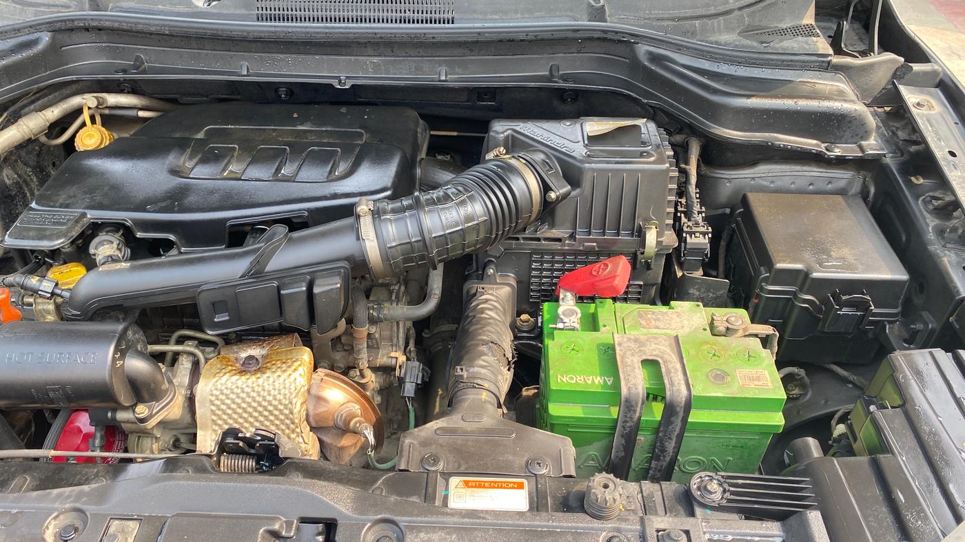 2019 Mahindra XUV300 W8 (O) 1.2 PETROL, Petrol, Manual, 1,00,047 km, Engine View - Left