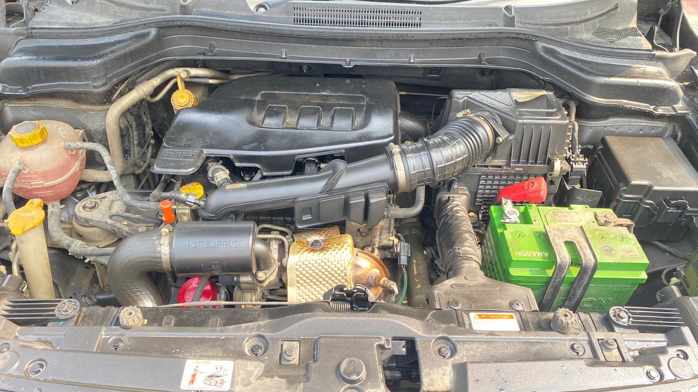 2019 Mahindra XUV300 W8 (O) 1.2 PETROL, Petrol, Manual, 1,00,047 km, Engine View