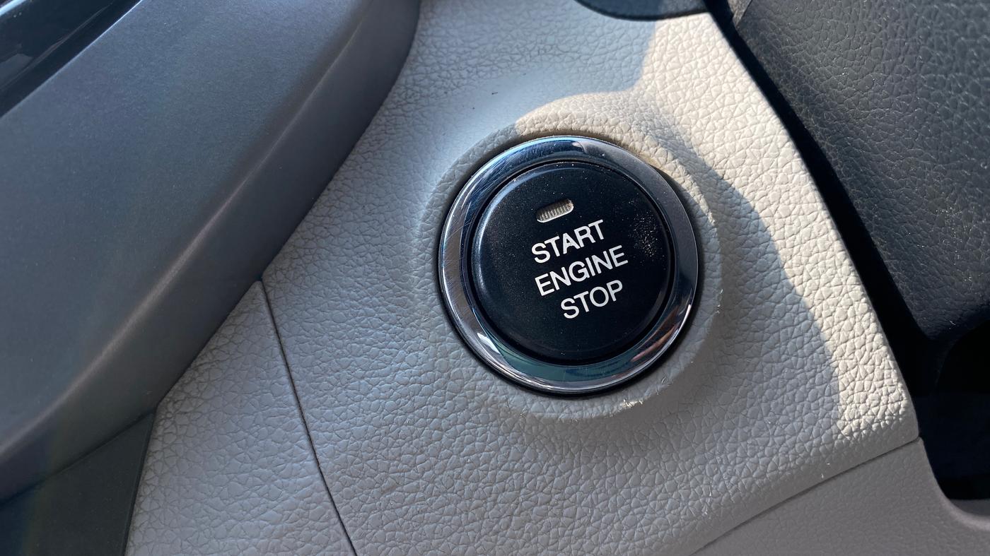 2019 Mahindra XUV300 W8 (O) 1.2 PETROL, Petrol, Manual, 1,00,047 km, Keyless Start/ Stop Button