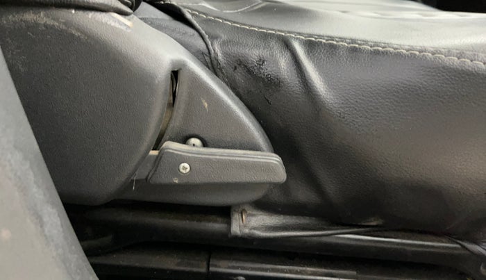 2018 Maruti Alto 800 LXI, Petrol, Manual, 24,927 km, Driver Side Adjustment Panel