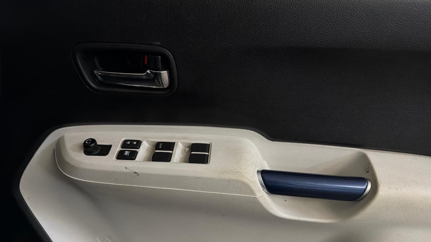 2022 Maruti IGNIS DELTA 1.2 AMT, Petrol, Automatic, 26,821 km, Driver Side Door Panels Control
