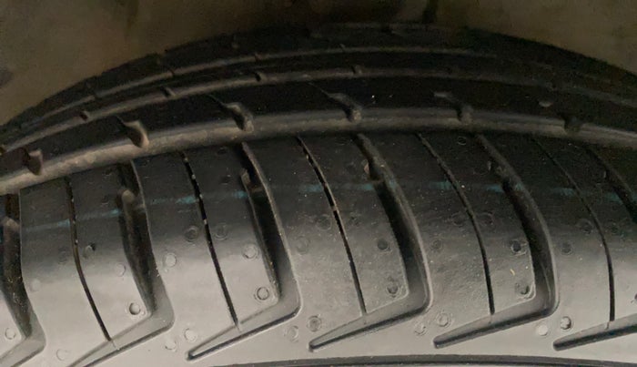 2012 Hyundai i10 SPORTZ 1.2, Petrol, Manual, 62,722 km, Right Front Tyre Tread