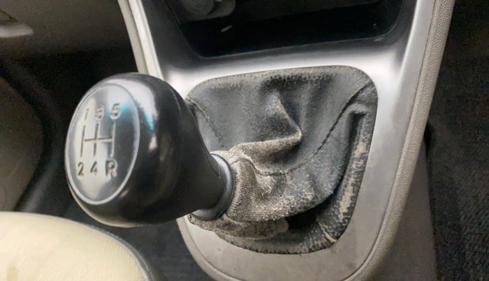 2012 Hyundai i10 SPORTZ 1.2, Petrol, Manual, 62,722 km, Gear lever - Boot cover slightly torn