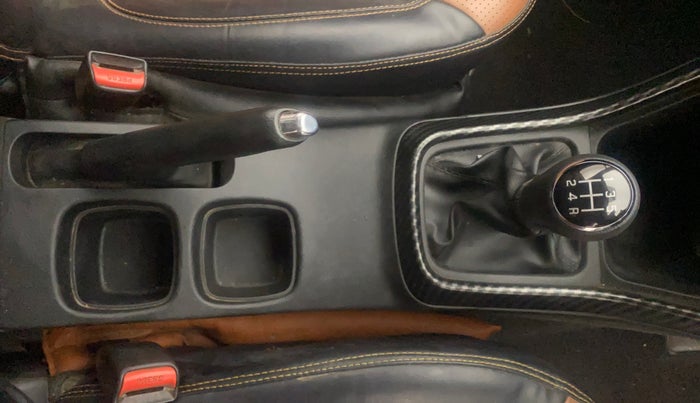 2017 Maruti S Cross ZETA 1.3, Diesel, Manual, 94,297 km, Gear Lever