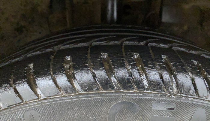 2016 Tata Tiago XZ PETROL, Petrol, Manual, 1,10,054 km, Right Front Tyre Tread