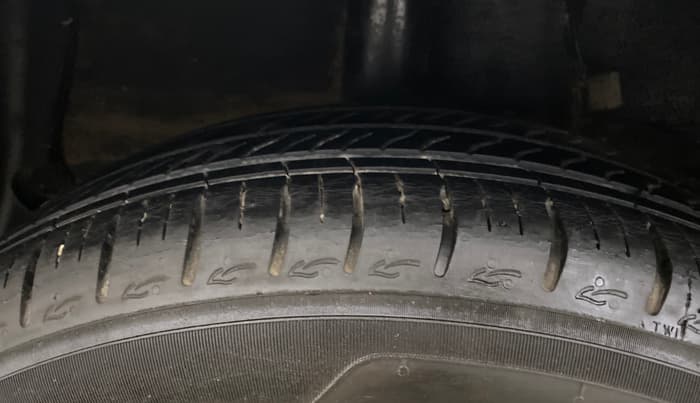 2022 Hyundai AURA SX 1.2 CNG, CNG, Manual, 9,680 km, Right Rear Tyre Tread