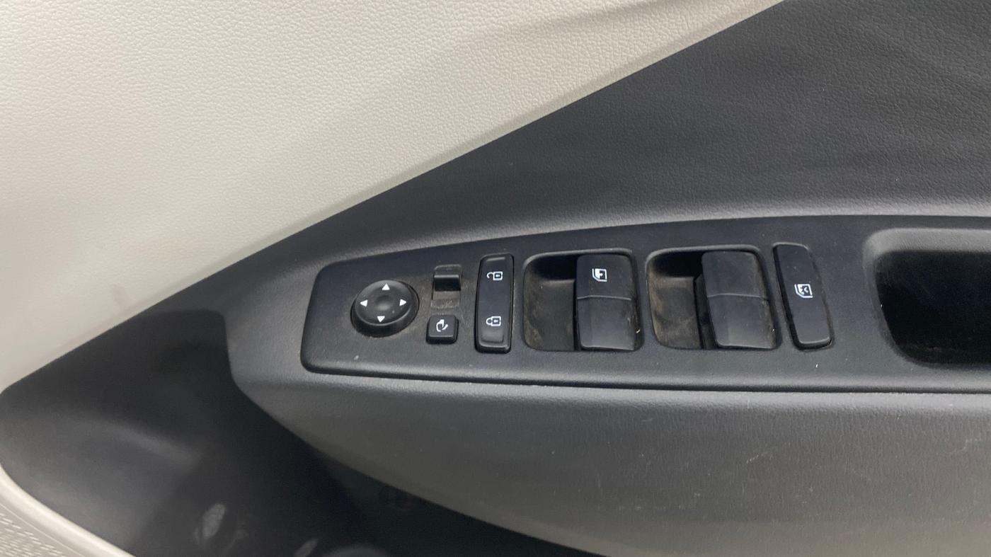 2022 Hyundai AURA SX 1.2 CNG, CNG, Manual, 9,680 km, Driver Side Door Panels Control