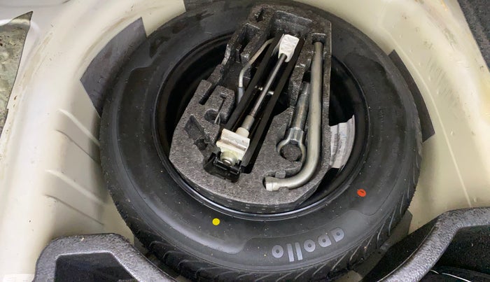 2014 Skoda Rapid AMBITION 1.6 MPI MT, Petrol, Manual, 39,036 km, Spare Tyre