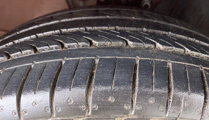 2020 Volkswagen Vento HIGHLINE PLUS 1.0 TSI MT, Petrol, Manual, 6,323 km, Right Front Tyre Tread