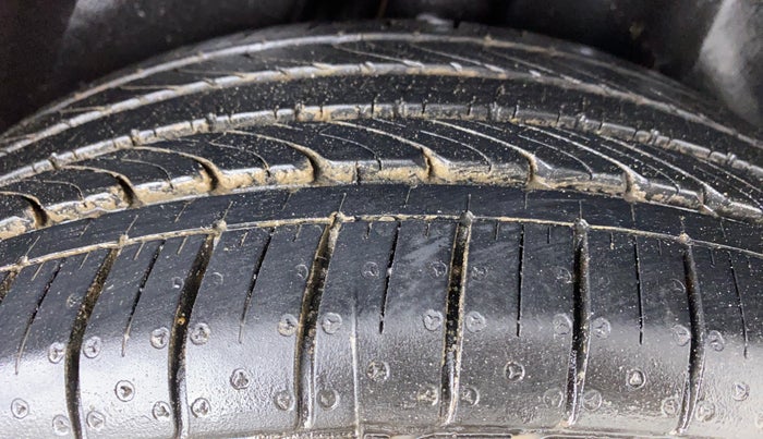 2020 Volkswagen Vento HIGHLINE PLUS 1.0 TSI MT, Petrol, Manual, 6,323 km, Right Rear Tyre Tread