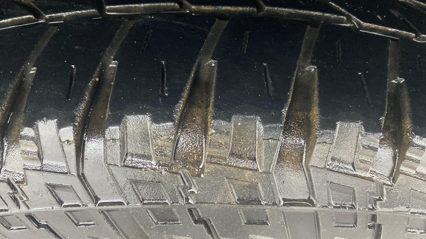 2018 Mahindra XUV500 W7, Diesel, Manual, 1,11,404 km, Right Front Tyre Tread