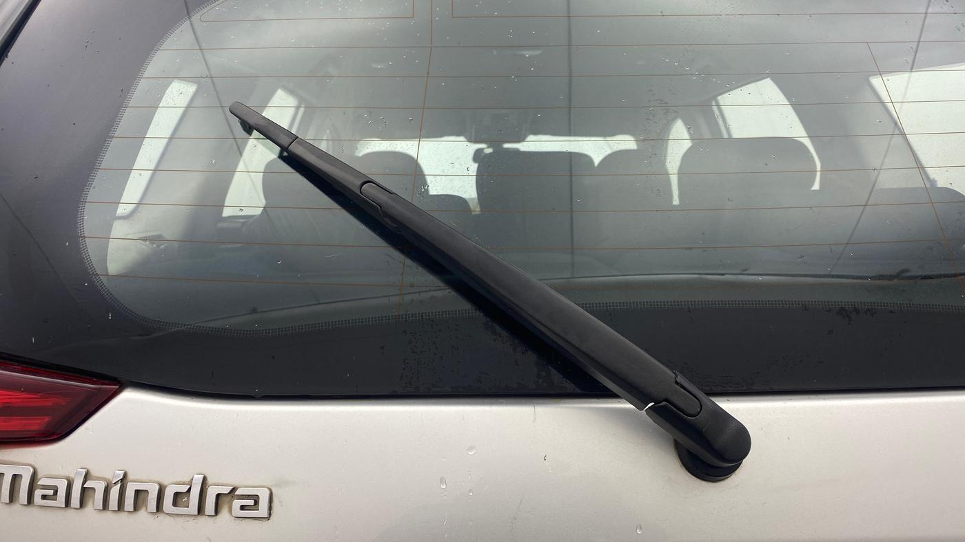 2018 Mahindra XUV500 W7, Diesel, Manual, 1,11,404 km, Rear Wiper