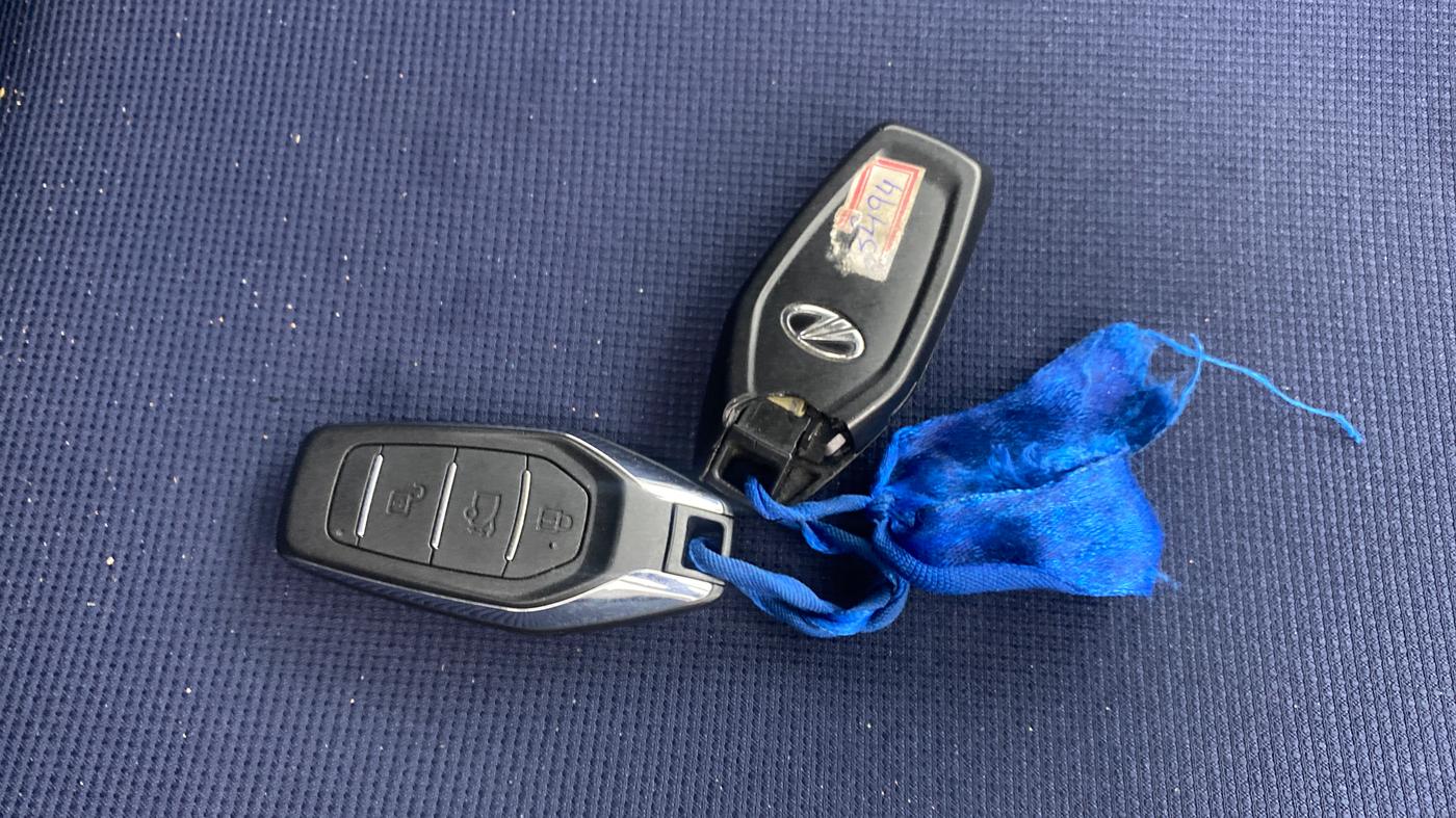 2018 Mahindra XUV500 W7, Diesel, Manual, 1,11,404 km, Key Close Up