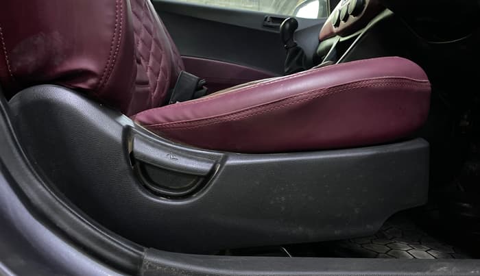 2018 Hyundai Grand i10 MAGNA 1.2 KAPPA VTVT, Petrol, Manual, 32,251 km, Driver Side Adjustment Panel