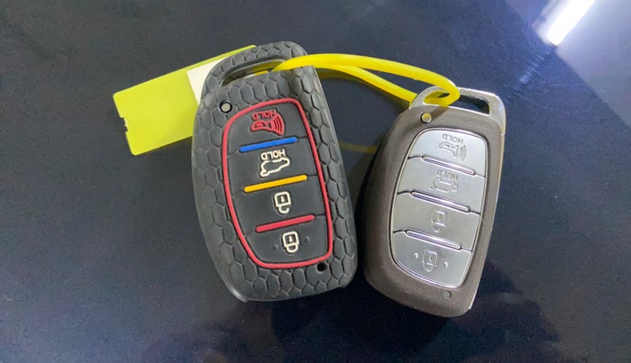 2021 Hyundai NEW I20 ASTA (O) 1.0 TURBO GDI DCT, Petrol, Automatic, 36,010 km, Key Close Up