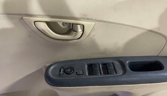 2015 Honda Amaze 1.2L I-VTEC S, Petrol, Manual, 48,965 km, Driver Side Door Panels Control