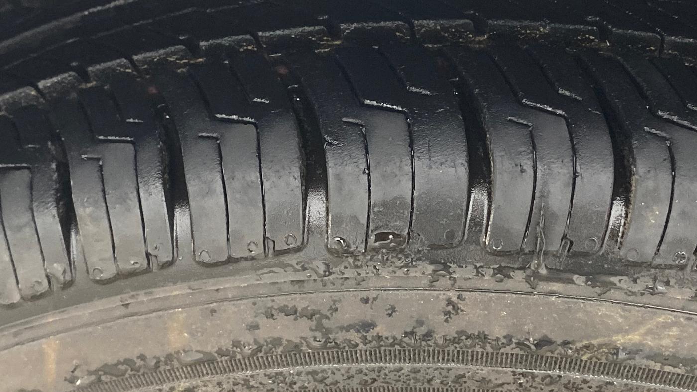 2016 Maruti Celerio ZXI AMT, Petrol, Automatic, 35,307 km, Left Front Tyre Tread