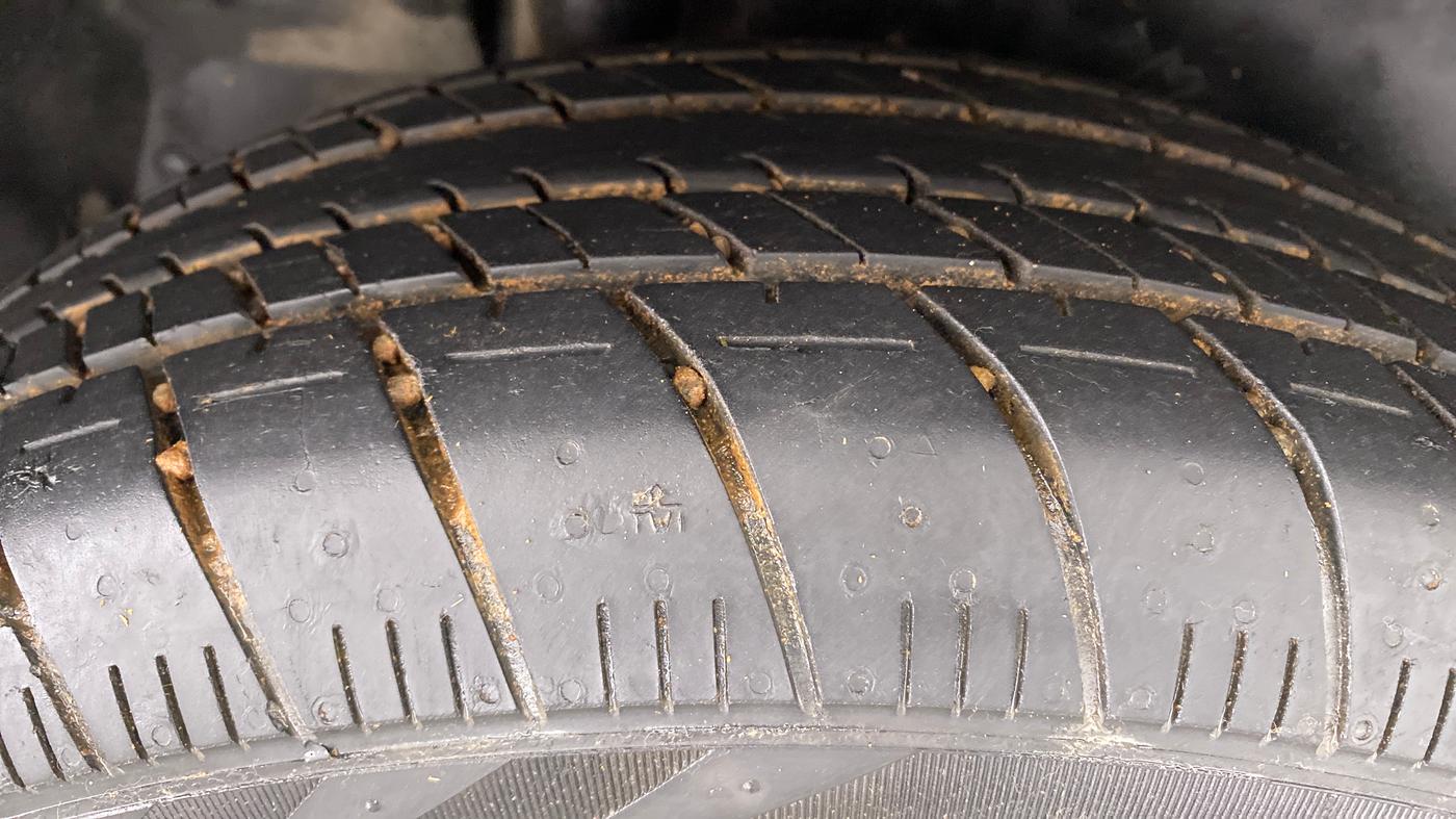 2016 Maruti Ertiga ZXI, Petrol, Manual, 15,984 km, Right Rear Tyre Tread