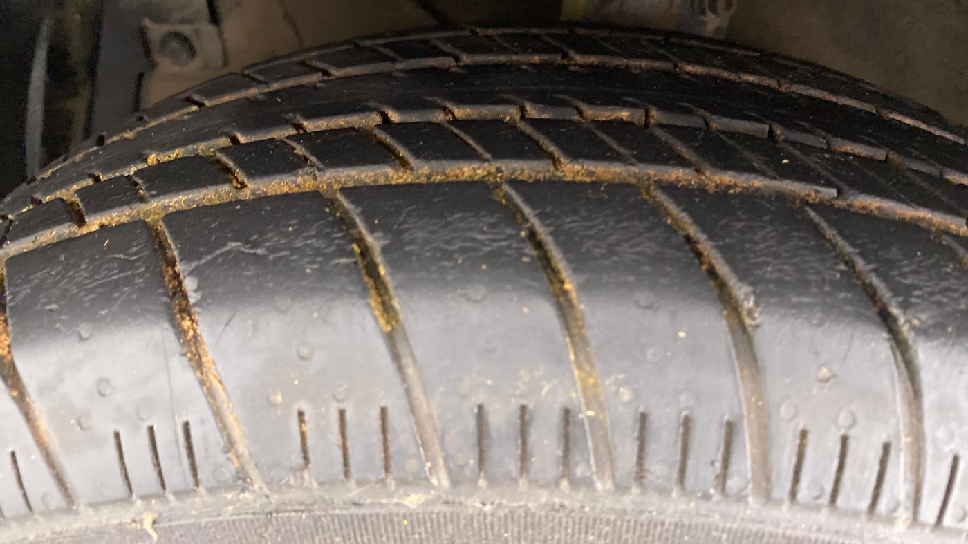 2016 Maruti Ertiga ZXI, Petrol, Manual, 15,984 km, Left Front Tyre Tread