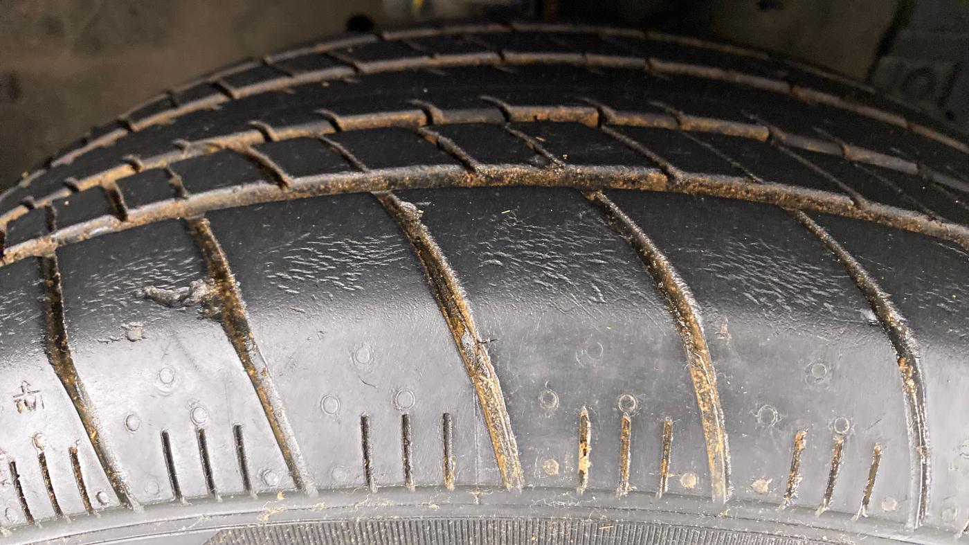 2016 Maruti Ertiga ZXI, Petrol, Manual, 15,984 km, Right Front Tyre Tread