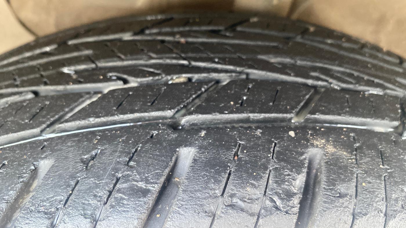 2017 Hyundai Creta SX PLUS AT 1.6 PETROL, Petrol, Automatic, 1,07,811 km, Left Front Tyre Tread