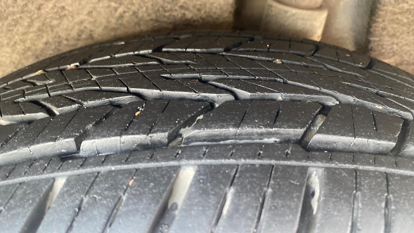 2017 Hyundai Creta SX PLUS AT 1.6 PETROL, Petrol, Automatic, 1,07,811 km, Left Rear Tyre Tread