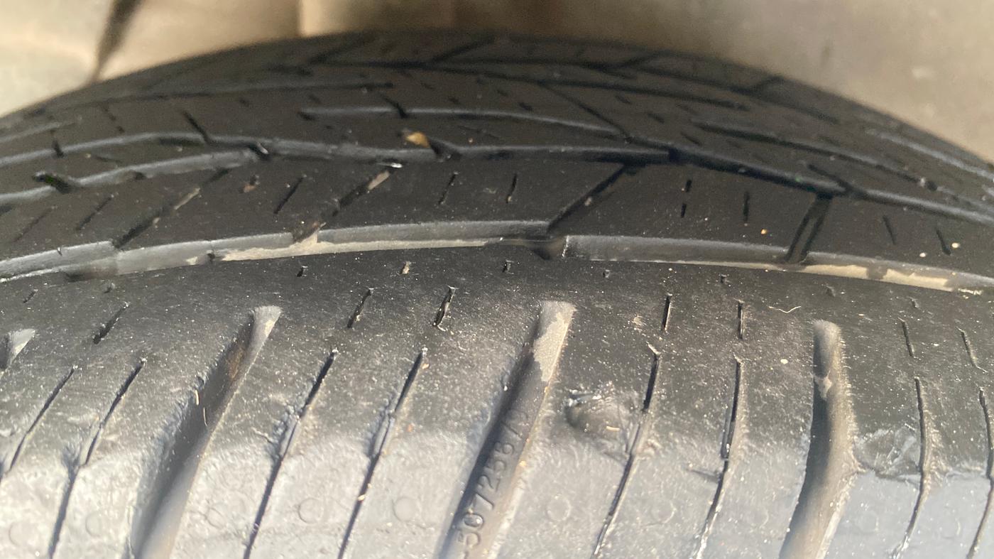 2017 Hyundai Creta SX PLUS AT 1.6 PETROL, Petrol, Automatic, 1,07,811 km, Right Rear Tyre Tread