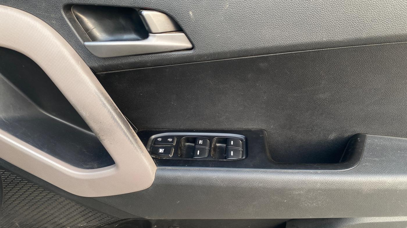2017 Hyundai Creta SX PLUS AT 1.6 PETROL, Petrol, Automatic, 1,07,811 km, Driver Side Door Panels Control