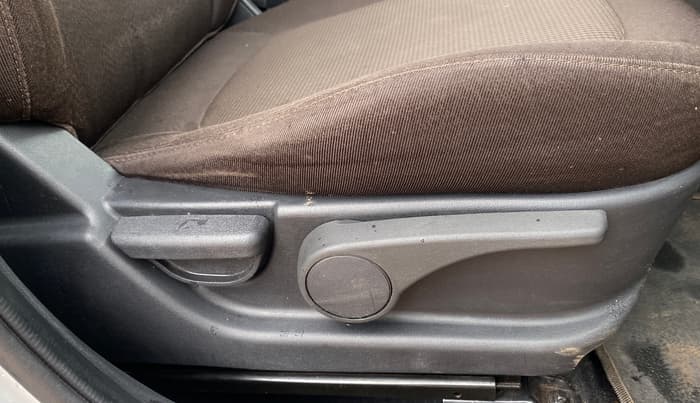 2013 Hyundai i20 ASTA 1.2, Petrol, Manual, 1,02,376 km, Driver Side Adjustment Panel