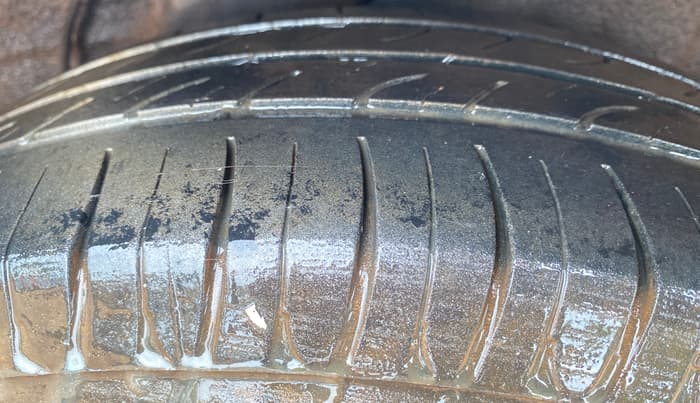 2013 Hyundai i20 ASTA 1.2, Petrol, Manual, 1,02,376 km, Left Rear Tyre Tread