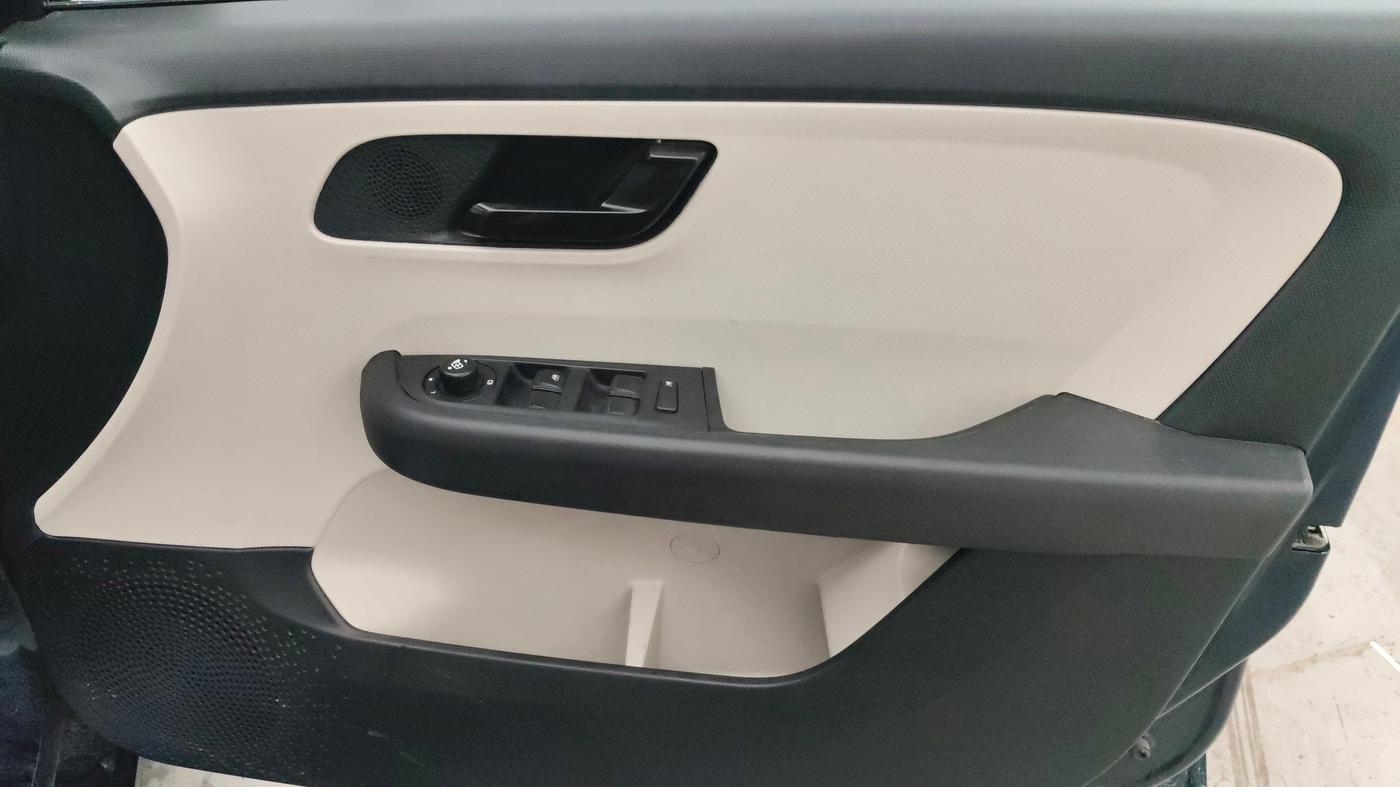 2022 Tata ALTROZ XTA, Petrol, Automatic, 36,238 km, Driver Side Door Panels Control