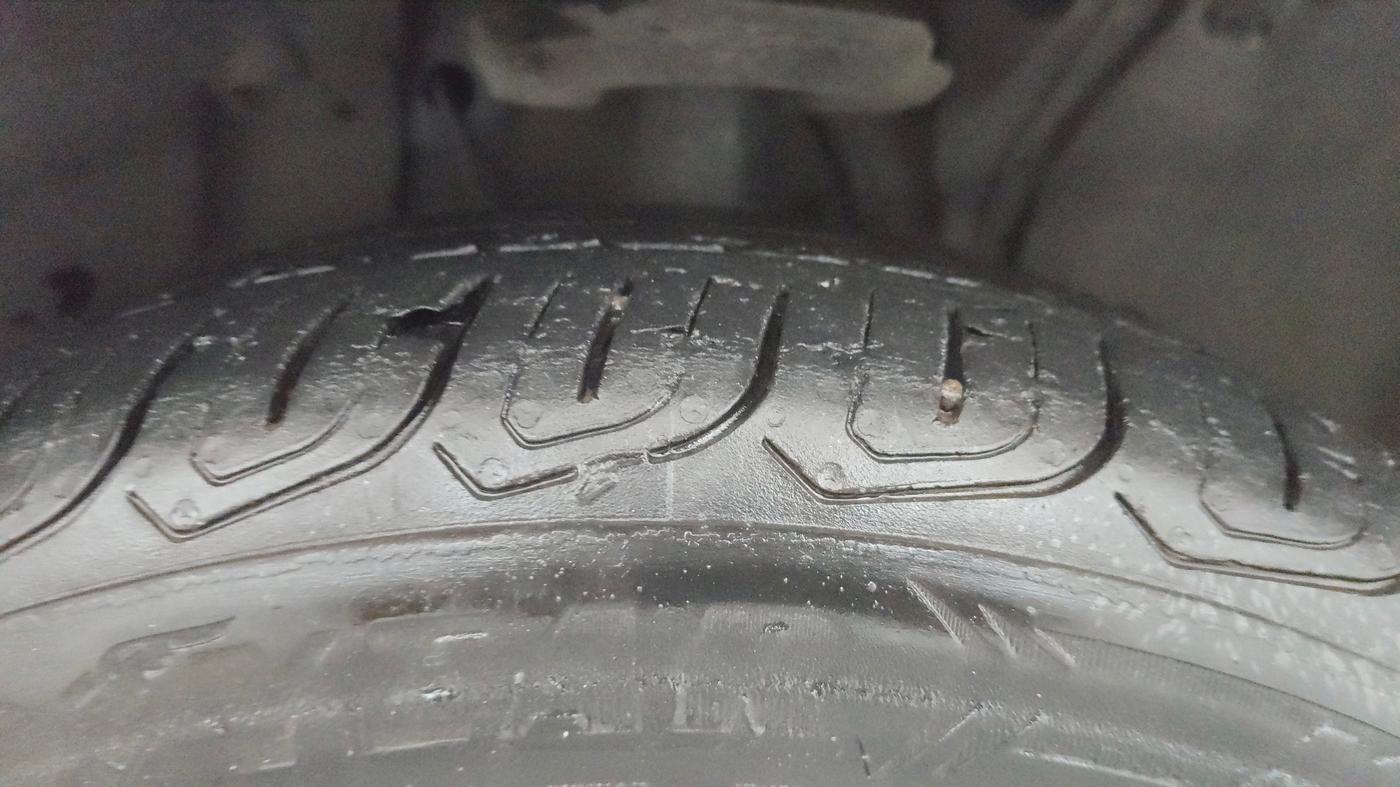 2022 Tata ALTROZ XTA, Petrol, Automatic, 36,238 km, Right Front Tyre Tread