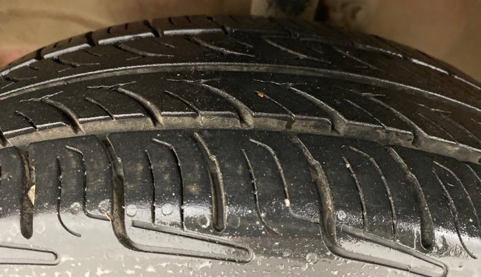 2014 Maruti Wagon R 1.0 VXI, Petrol, Manual, 43,070 km, Left Front Tyre Tread