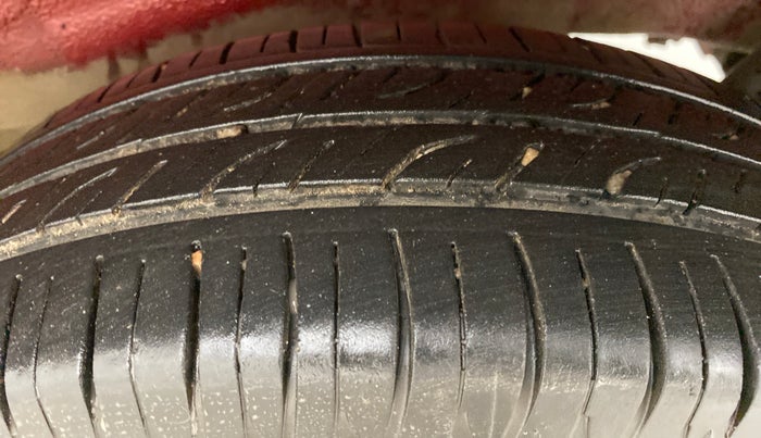 2014 Maruti Wagon R 1.0 VXI, Petrol, Manual, 43,070 km, Left Rear Tyre Tread